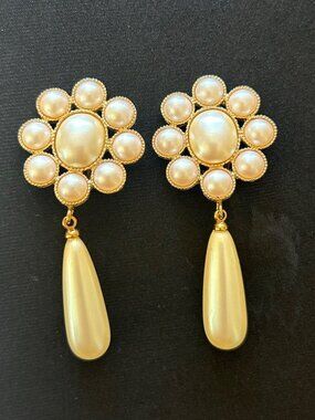 VINTAGE RICHELIEU Faux Pearl Drop Clip Earrings